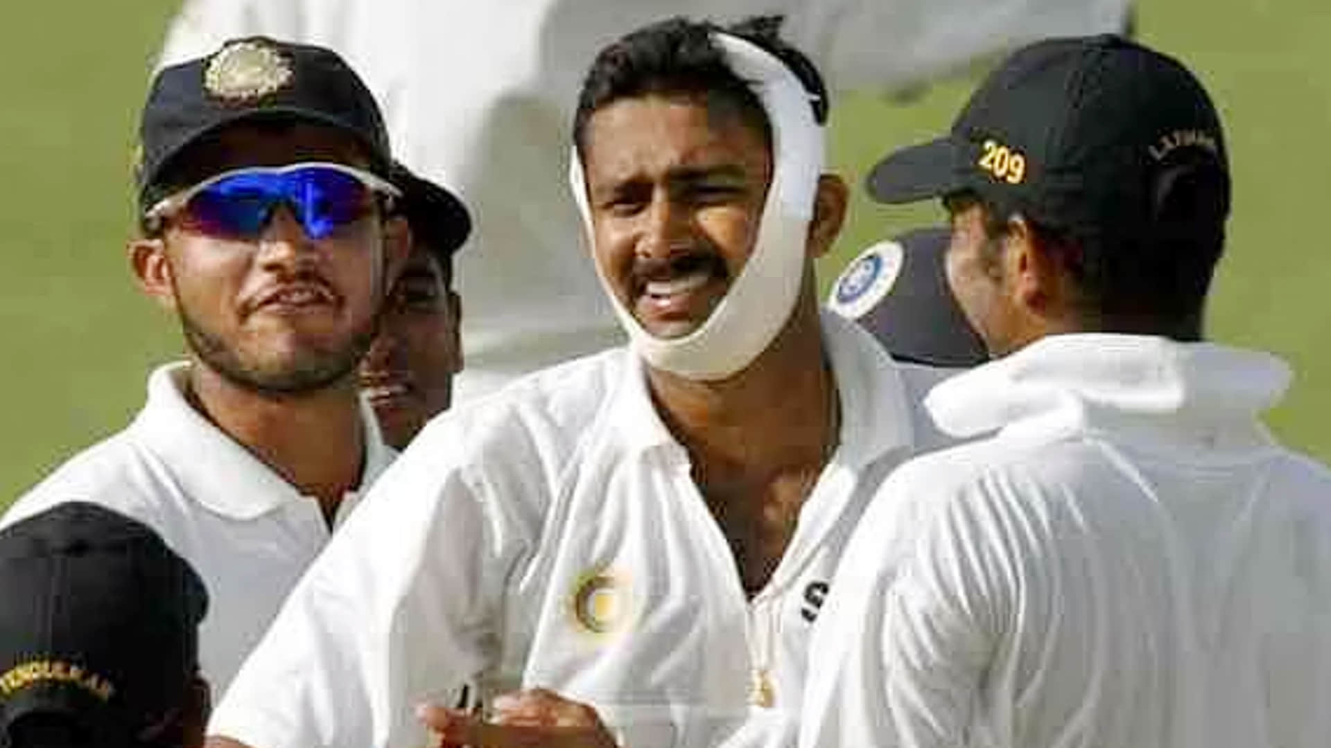 Anil Kumble dropped a catch and Kapil Dev scolded him on the ground; Kumble crying Bishan Singh Bedi