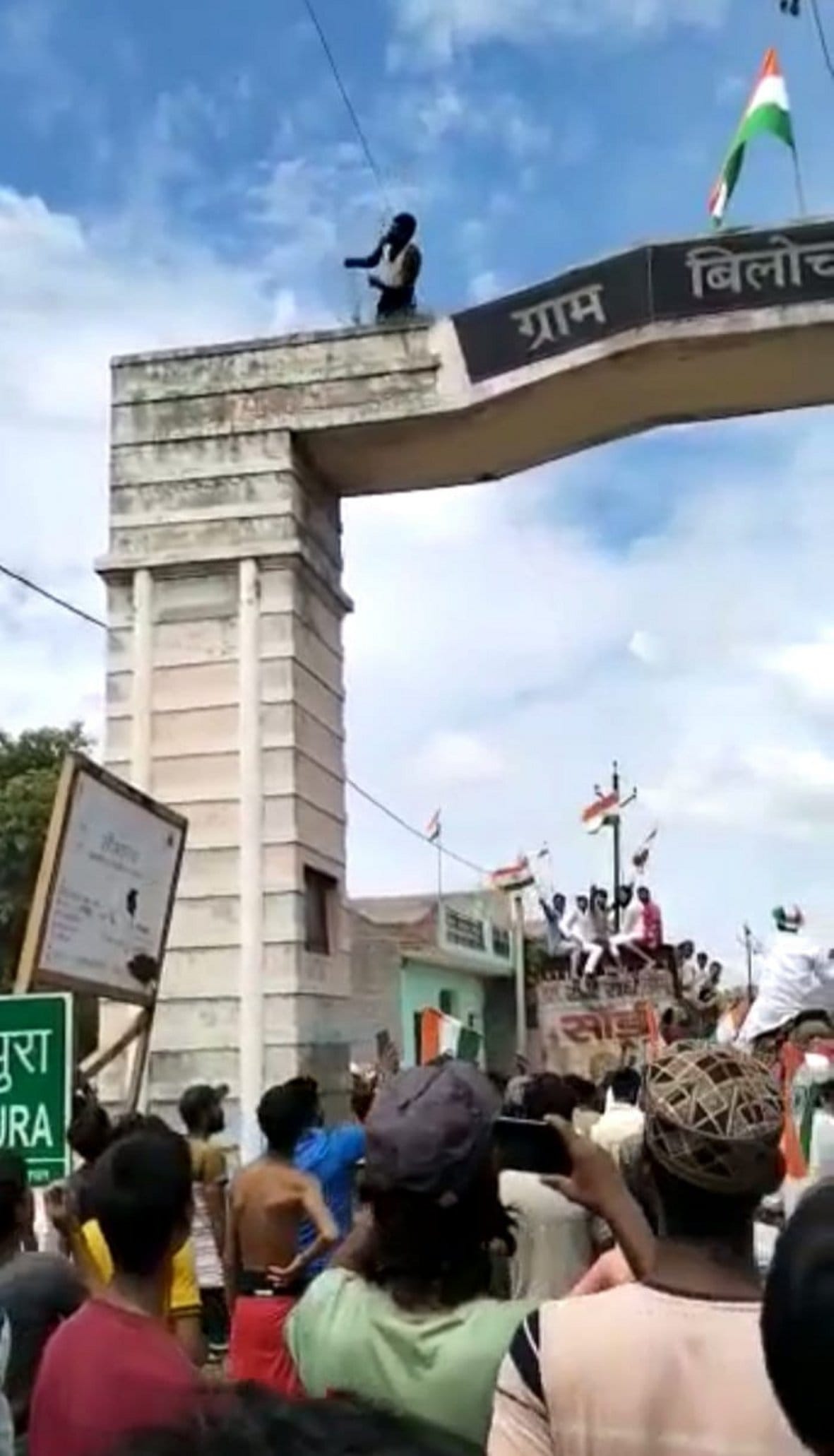 Youth fell from 30 feet high gate due to electrocution