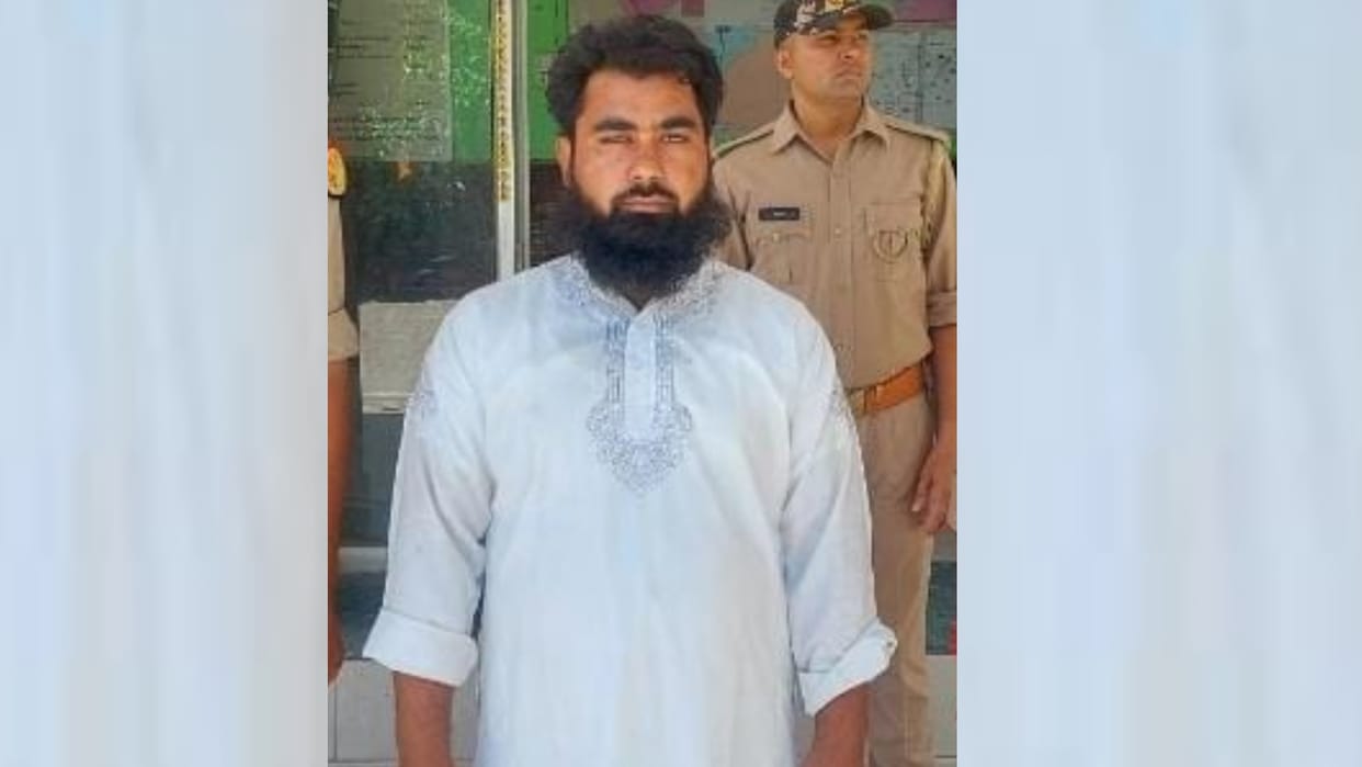 Maulana who raped a teenaged girl arrested in Mohanlalganj.