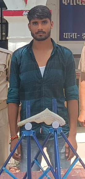 Kannauj: Police caught a crook by siege