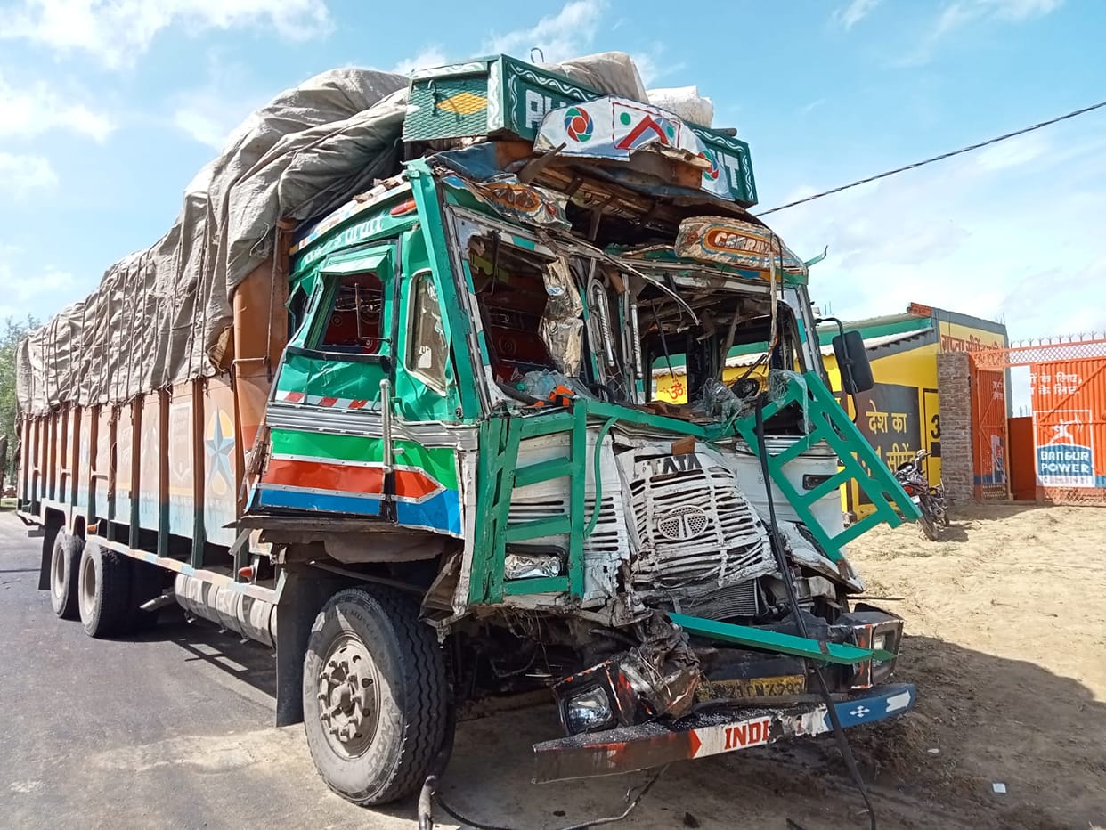Hardoi, Driver killed, three injured in truck collision