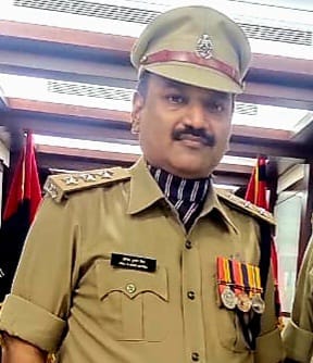 Hardoi, Anil Mishra raised the honor of the district by receiving the Silver Commendation Disc