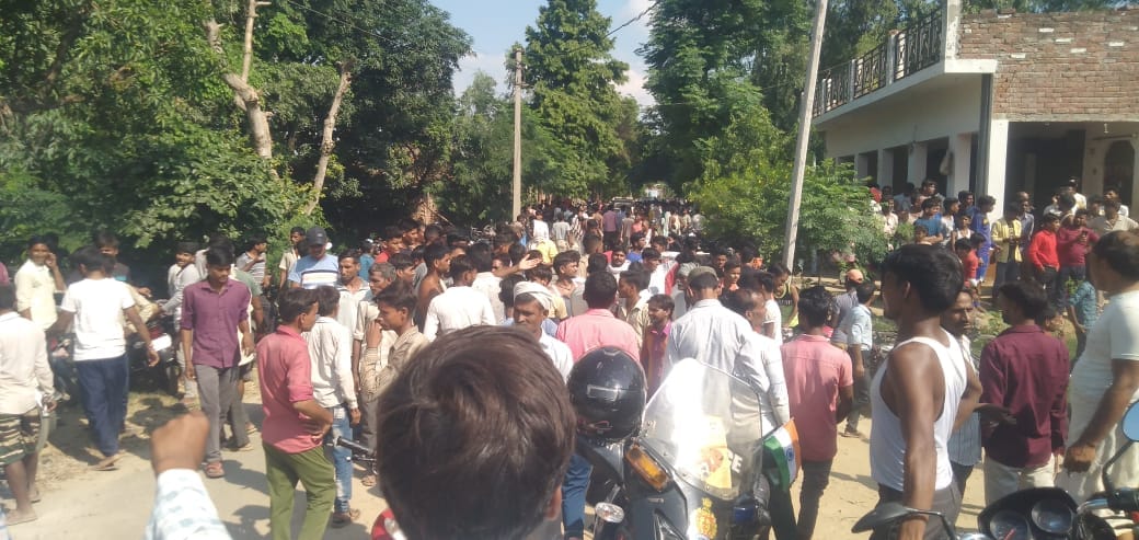 Hardoi, Villagers caught the youth dragging the student
