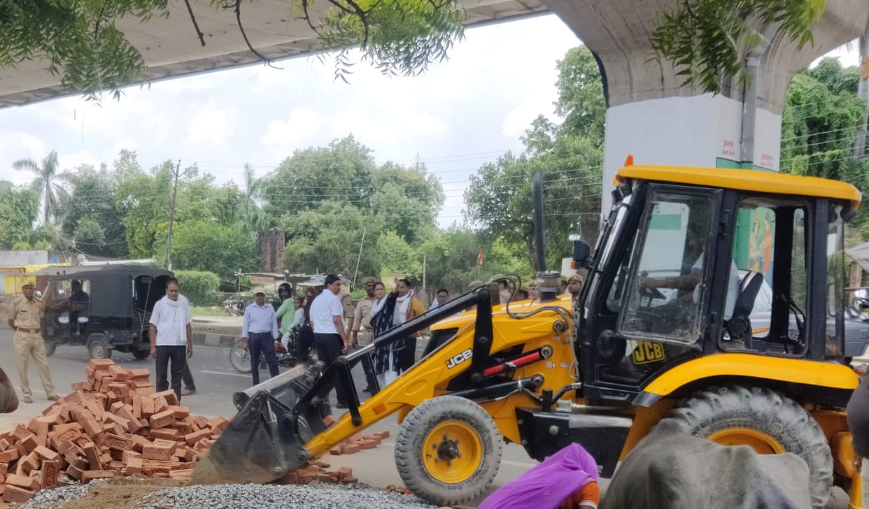 Bulldozer roared on encroachment