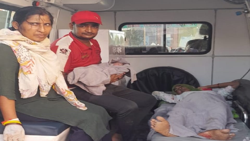 pregnant gave birth to a child in an ambulance in meerut driver and technician saved life of woman