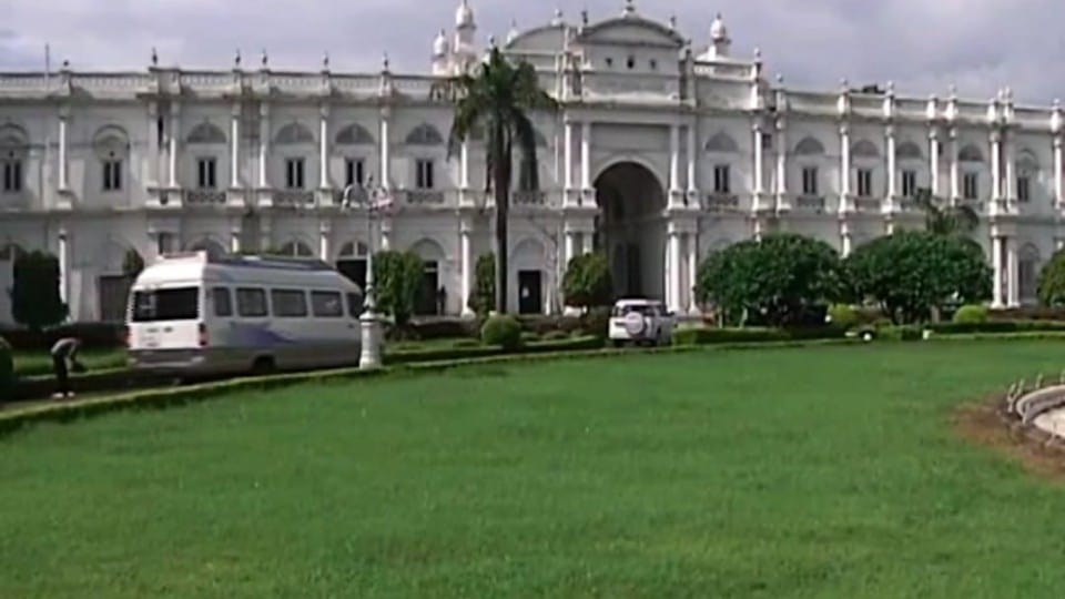 MP: Uproar of 'Maharani' of UP in Scindia's palace, clashed with women security personnel who came to visit