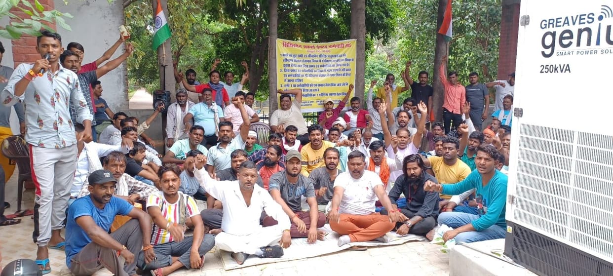 Other employees organizations who came in support of the sewerage employees protesting against the demands, will submit a memorandum to DC today