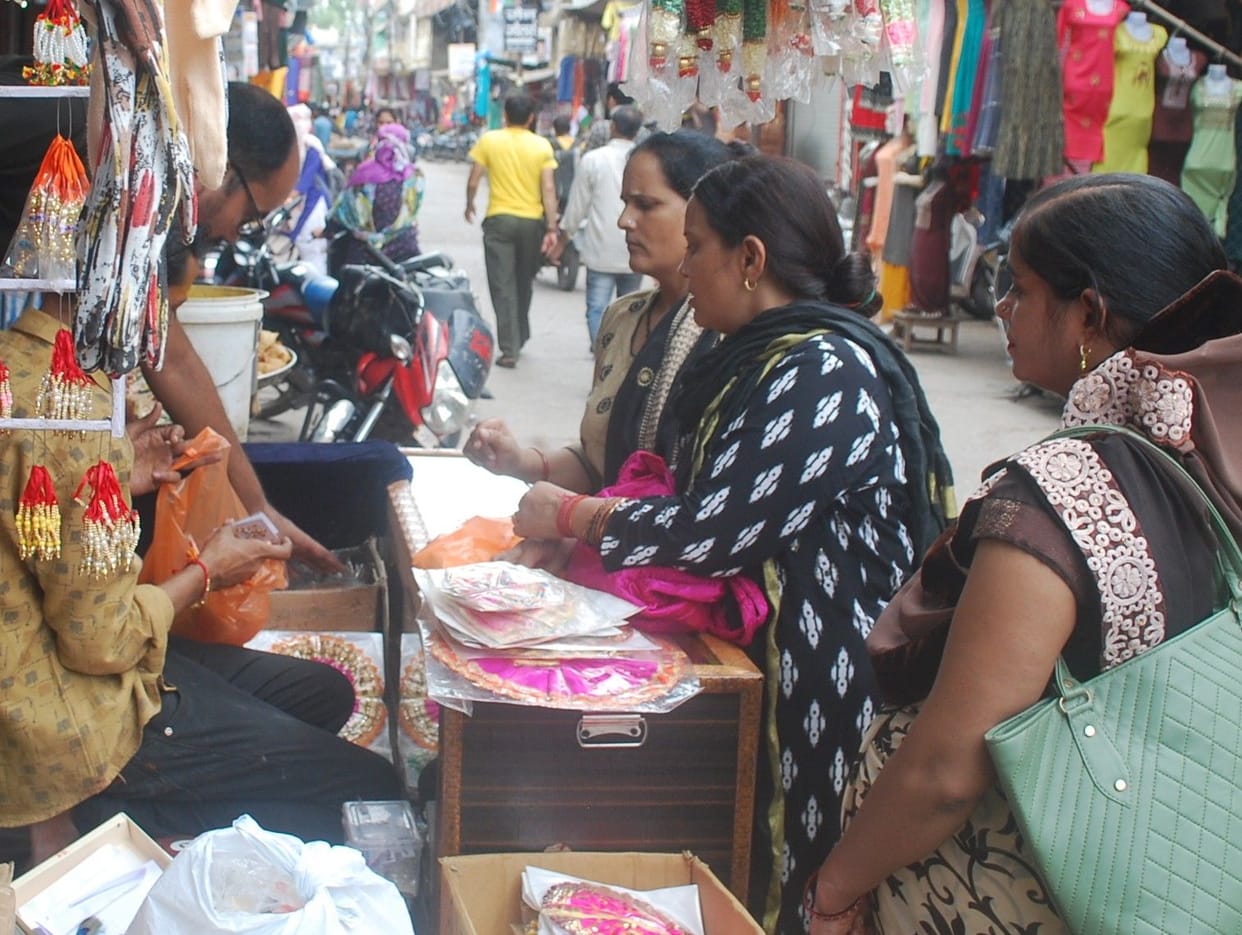Hathras: Due to the festival of Shri Krishna Janmashtami, there is a lot of activity in the markets