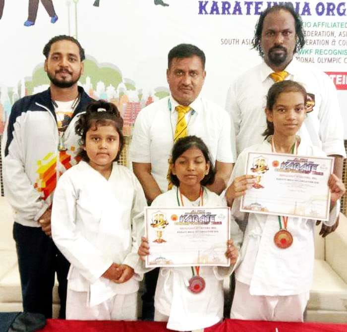 Mahoba: Mukta and Vidit won gold, Aaradhya got silver medal