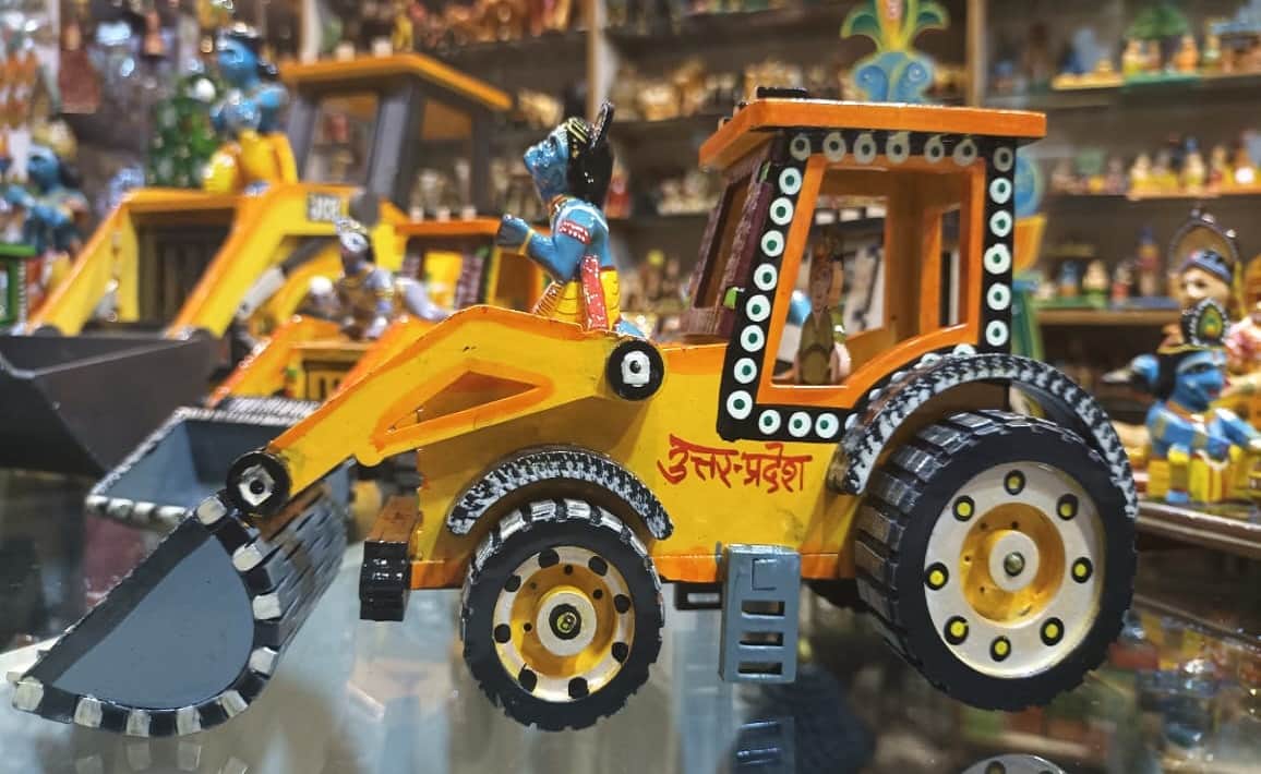 Krishna Janmashtami 2022 Lord Krishna will sit on bulldozer demand of Radha-Krishna of Kashi till abroad