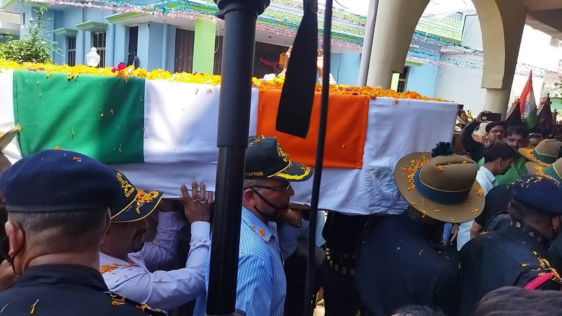 Uttarakhand Martyr Chandra shekhar Funeral after 38 year Daughters not seen father face last time photos