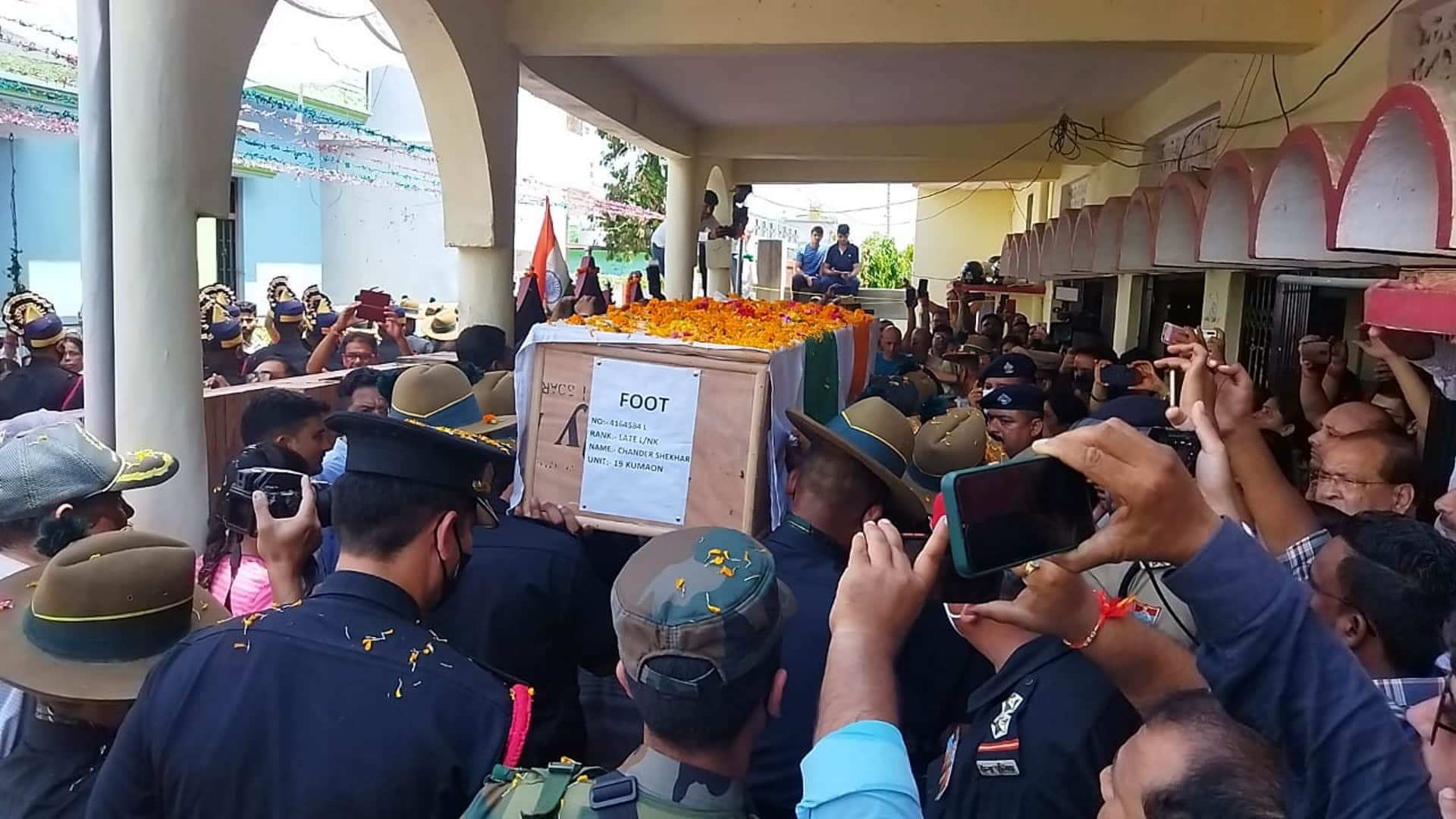 Uttarakhand Martyr Chandra shekhar Dead body reached Siachen Indo Pakistan War