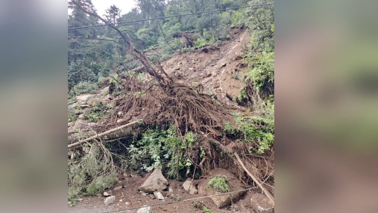 Landslide in Khyber Pakhtunkhwa Pakistan news in hindi