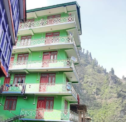 चरस तस्कर के मकान को किया सील।