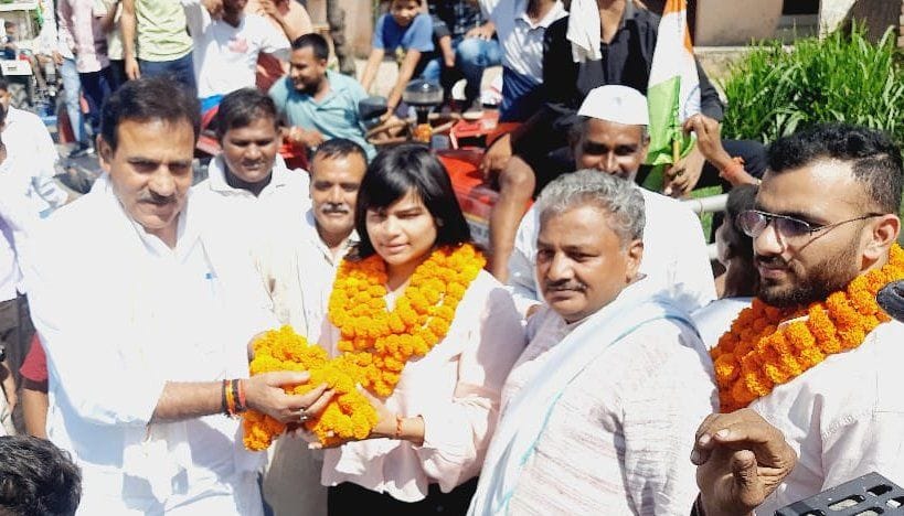 Divya Kakran reached her village on a tractor