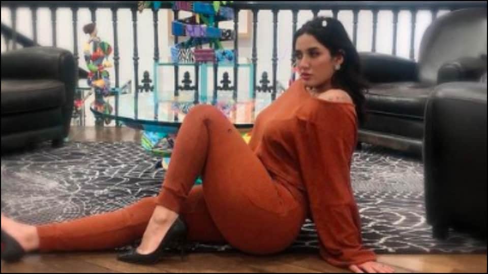 Pakistani Actress Mathira Famous for Her Boldness See Photos on Instagram News in Hindi