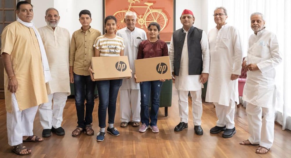 Diya Namdev and Priyanshi were honored