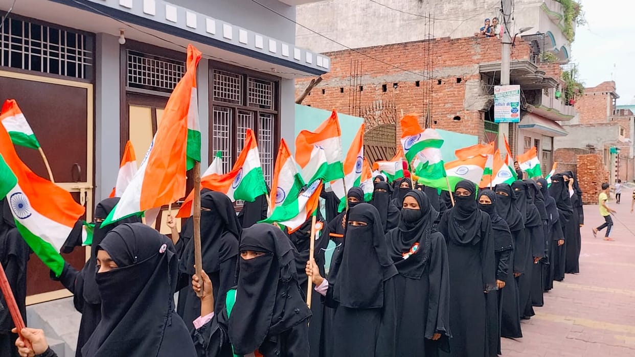 Students of madrasas took out tricolor yatra