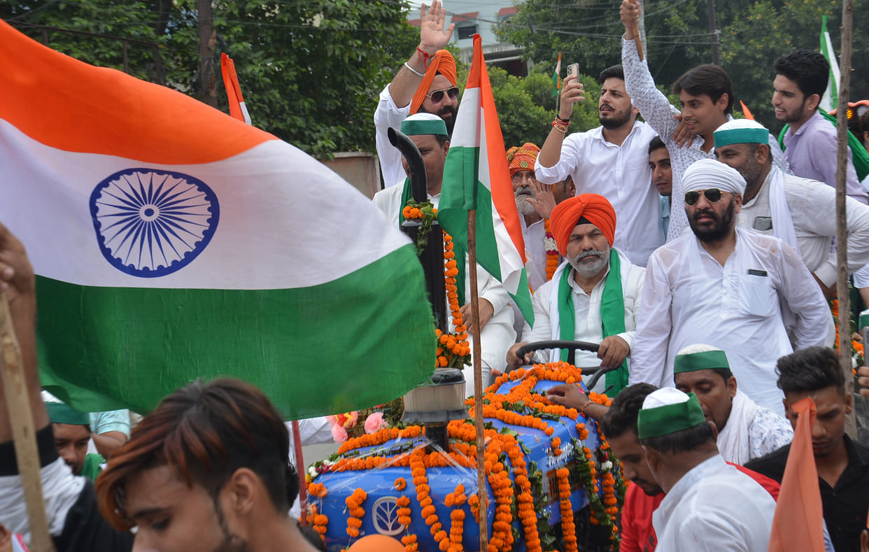 Farmers immersed in patriotism in 'Mhara Tractor, Mhara Tiranga' rally