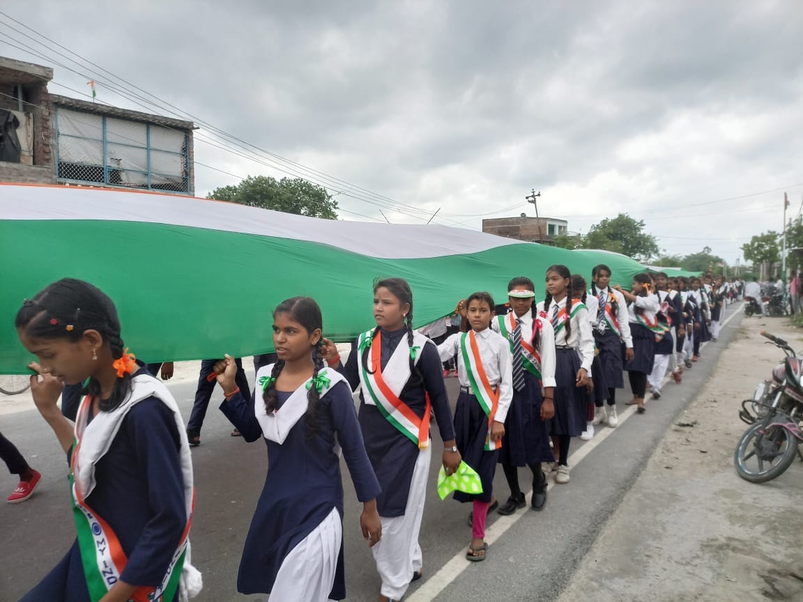 Tribute to martyrs by hoisting the flag