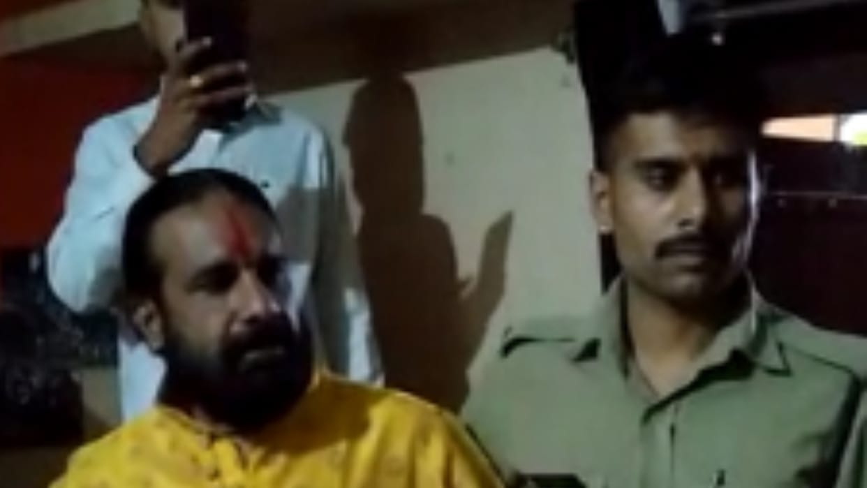 narrator was caught by his wife for having an illicit relationship with another woman in Shajapur