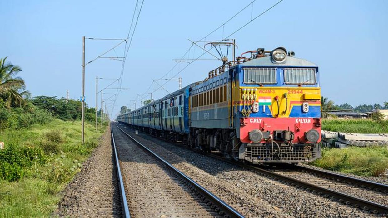 Special train will run for Surat, Udhna and Valsad, Surat special train will operate from Subedarganj.