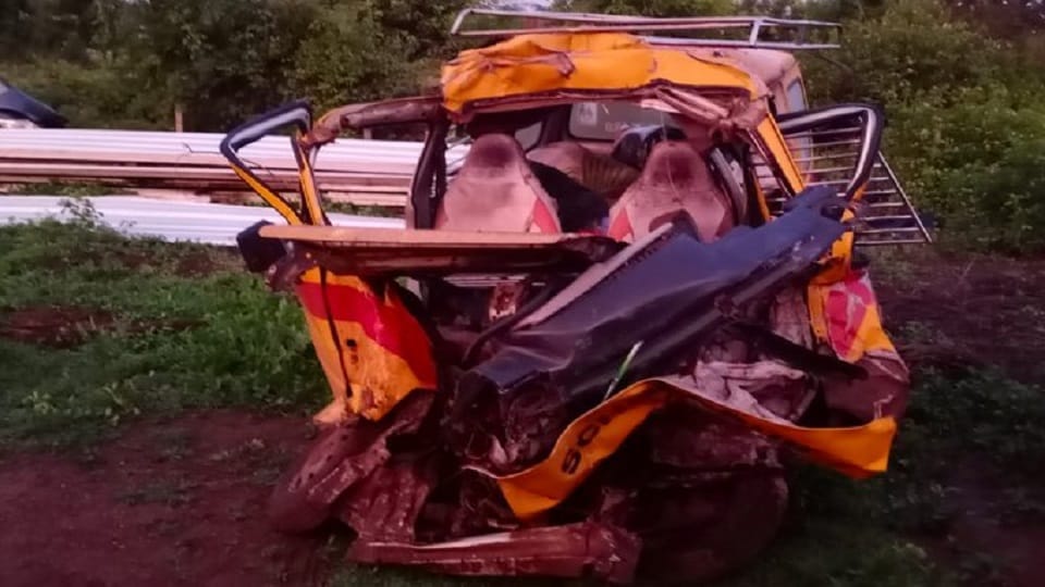 Pune road Accident, Five of family killed as container hits their car