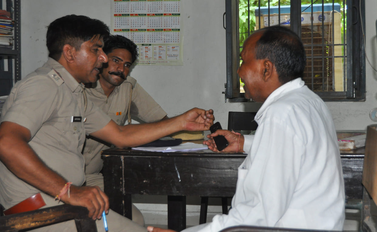 Two bike riders absconding after snatching a bag full of eight lakh rupees
