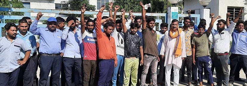 People who came to take possession of AC company of Sidcul protested