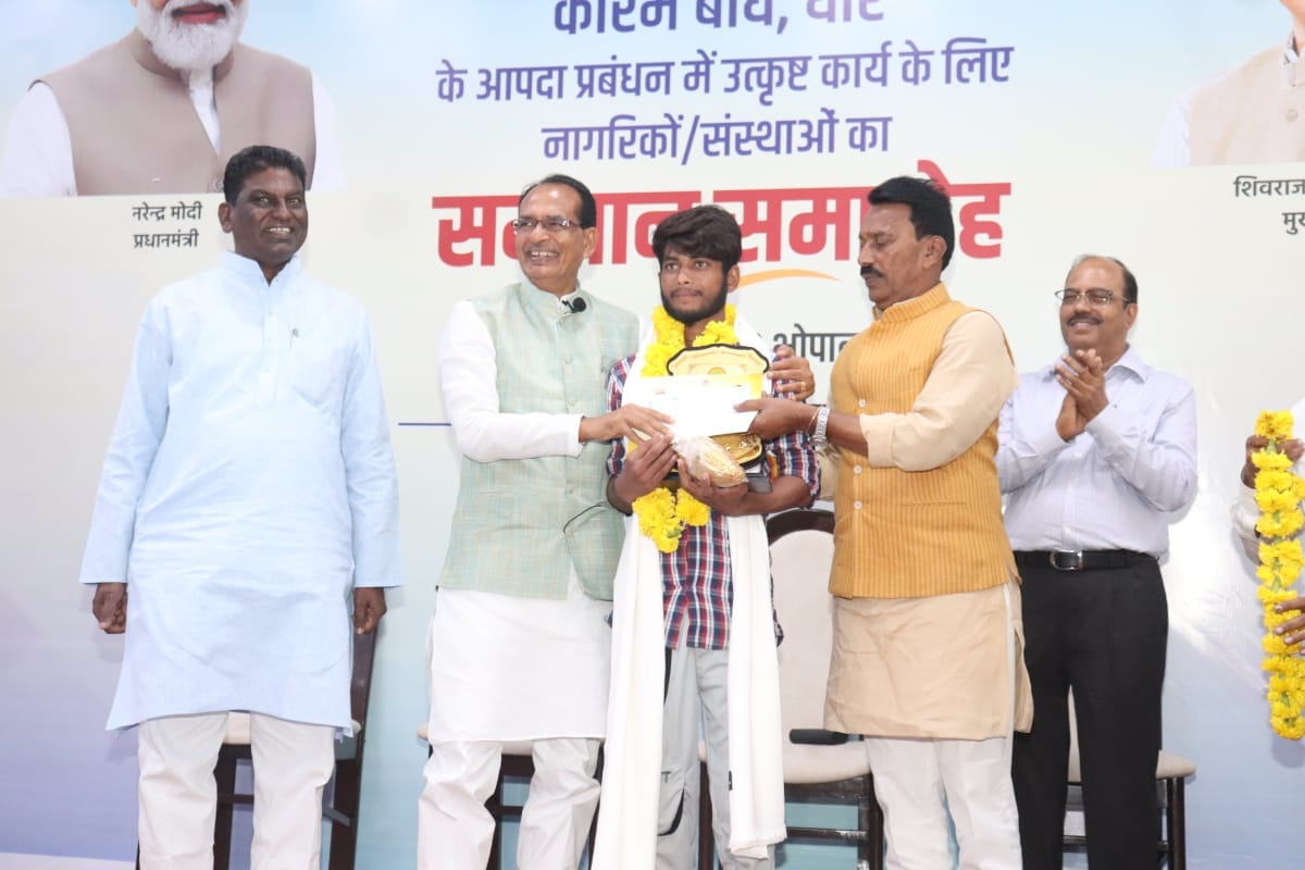 MP News: Poklane drivers engaged in disaster management of Karam Dam honored, CM said proud of you