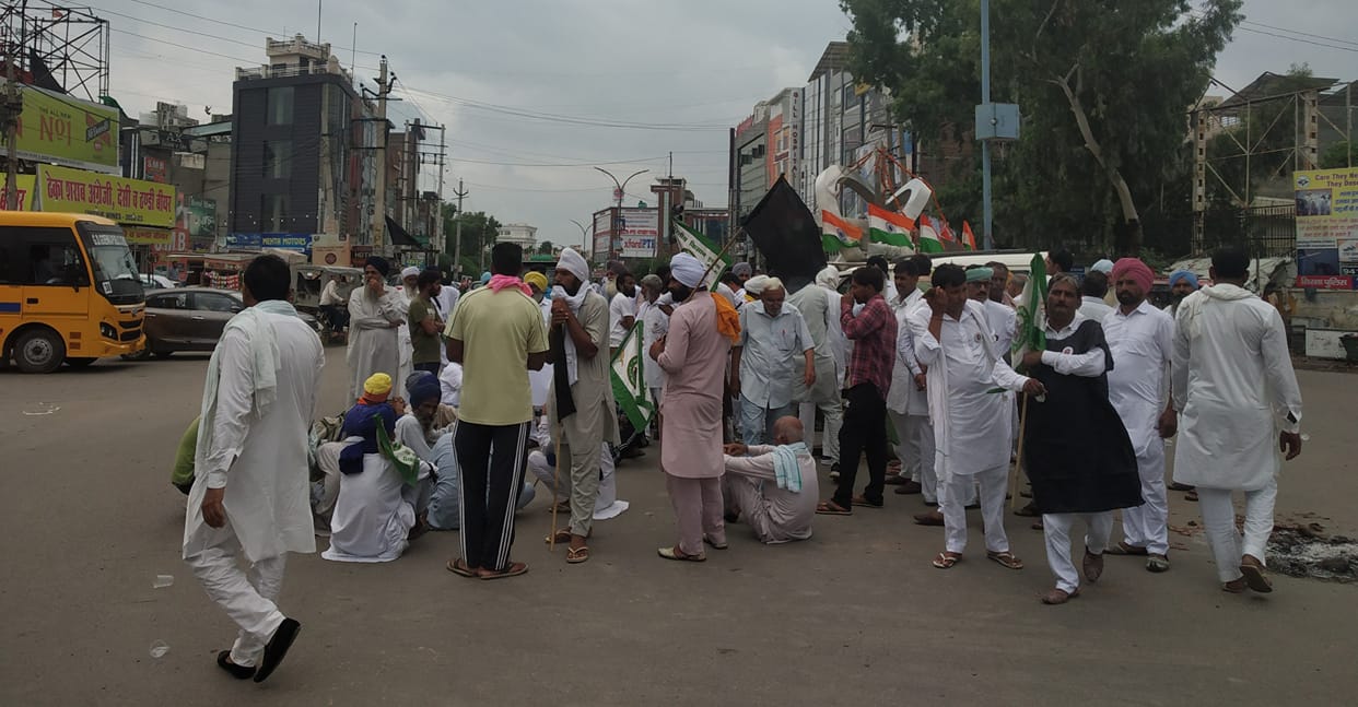 Farmers burnt copies of electricity amendment bill, jammed