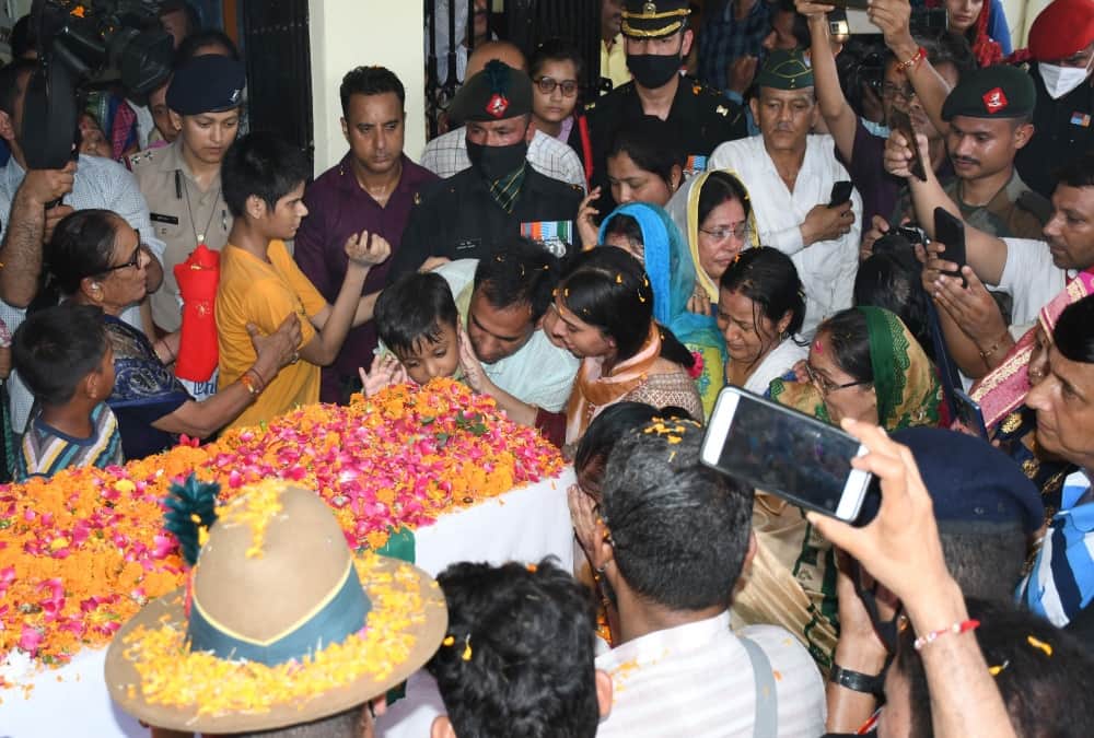Uttarakhand Martyr Chandra shekhar Funeral after 38 year Family crying Photos
