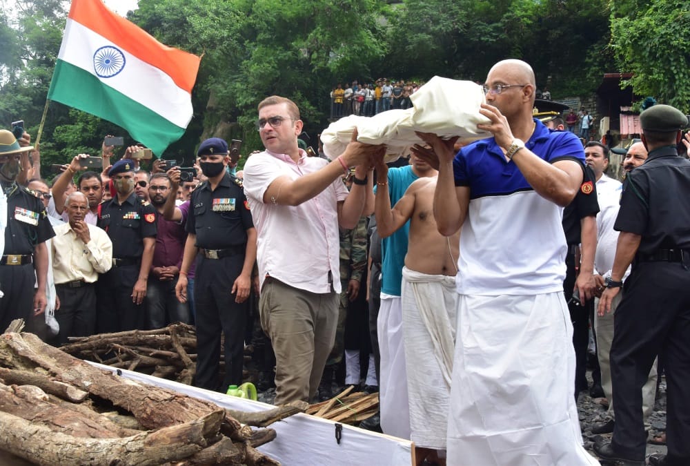 Uttarakhand Martyr Chandra shekhar Funeral after 38 year Daughters not seen father face last time photos