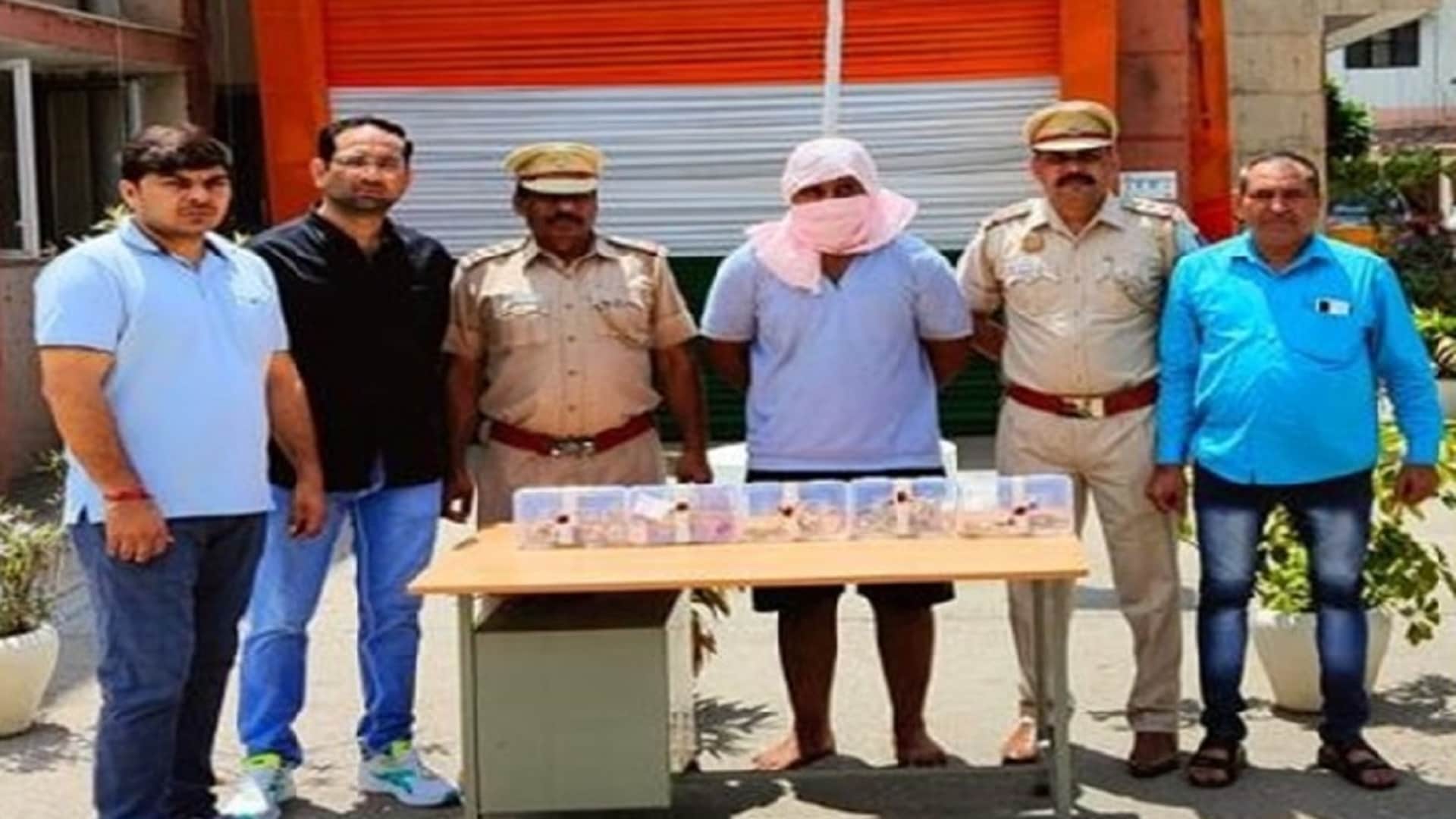 Welcome Double Murder Shashank scolded Harshit for not returning the money