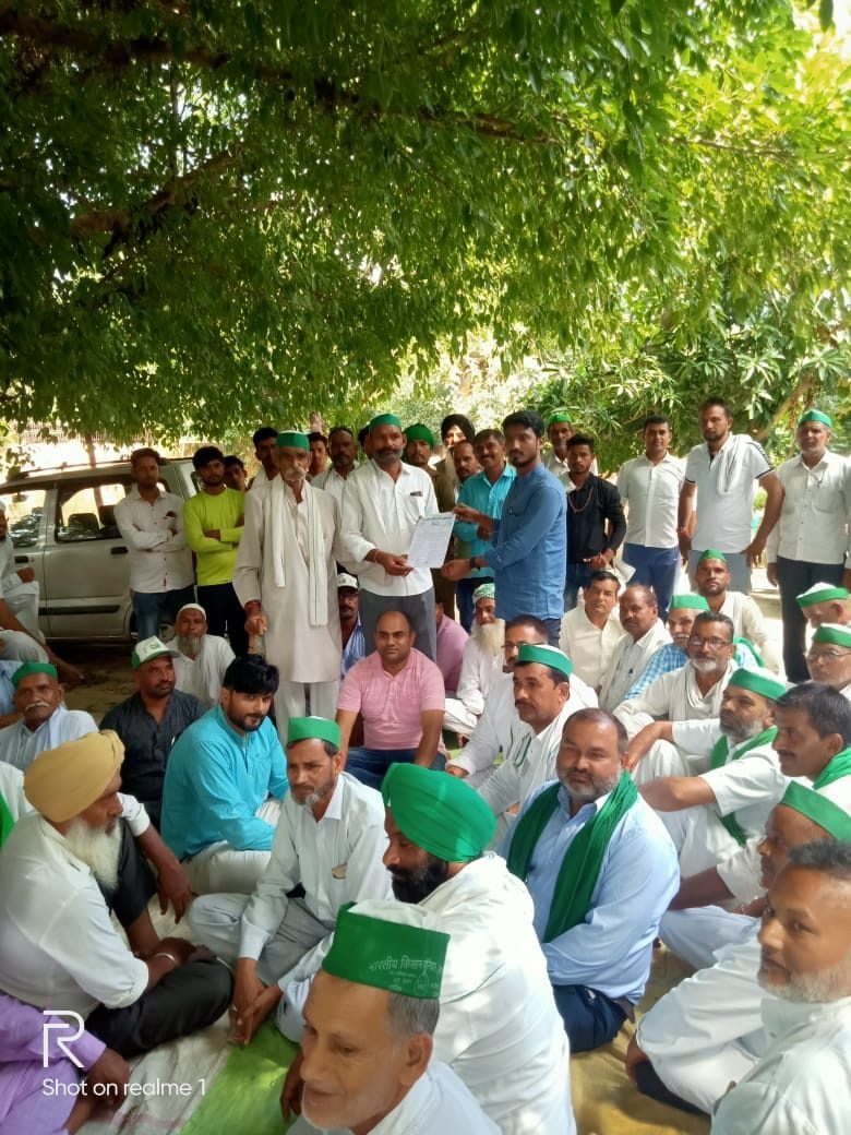 Farmers submitted memorandum to Naib Tehsildar
