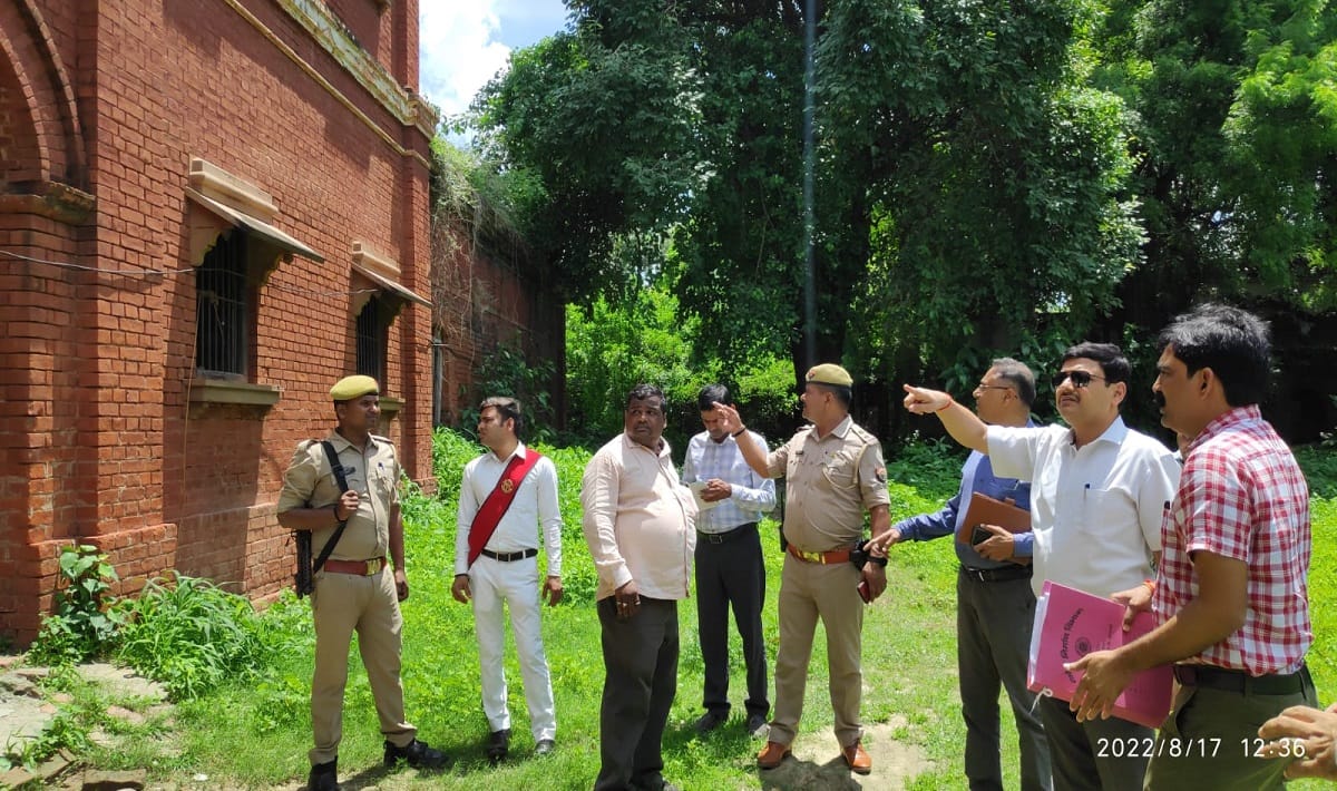 Bhingaraj orphanage complex gate lock found broken varanasi DM expresses anger
