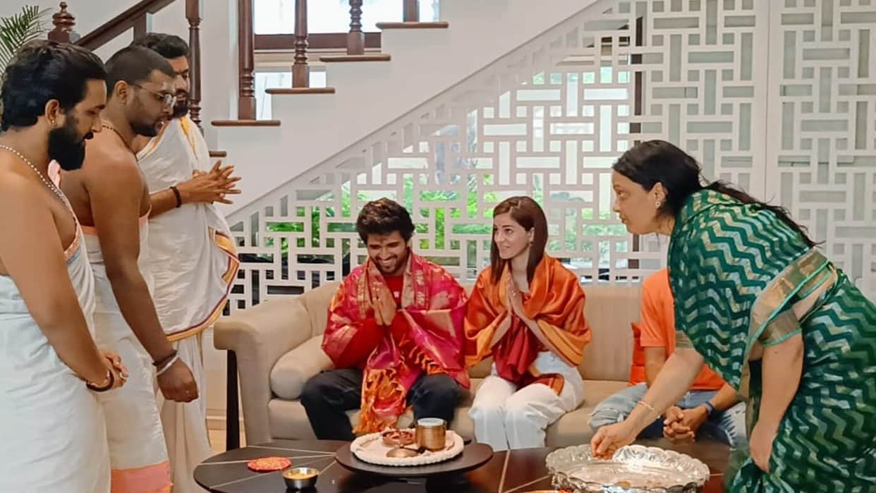 liger actress Ananya Pandey reached Vijay Deverkonda house and blessings from actor mother see latest pics