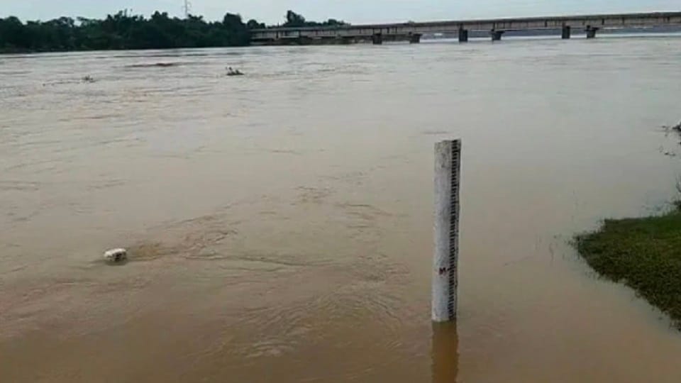 Alert in parts of Jamshedpur water level of Subarnarekha river rises