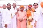 हिसार- यादव धर्मशाला में आयोजित कार्यक्रम में  राज्यमंत्री ओमप्रकाश यादव व अन्य अतिथियों को सम्?