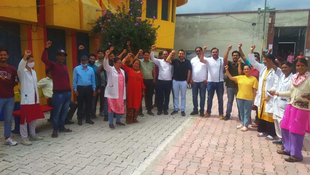 Angry doctors and workers closed OPD, picketing due to indecency