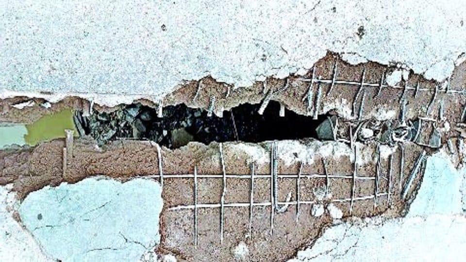 Agra News four inch crack again in Ambedkar bridge