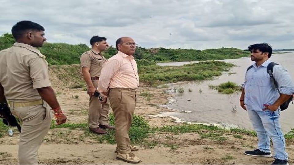 chambal river in rough form near danger mark bah agra news