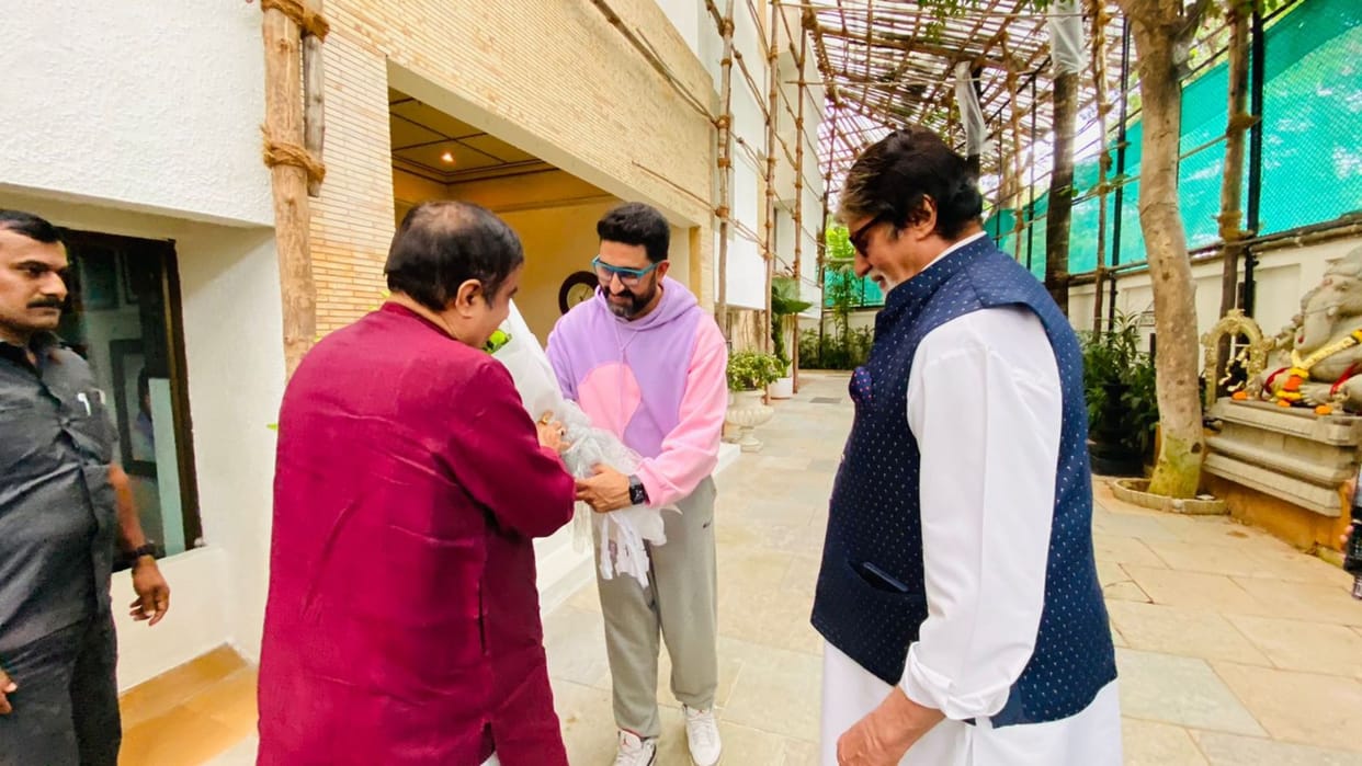 amitabh bachchan abhishek bachchan meet union minister nitin gadkari to support national road safety mission