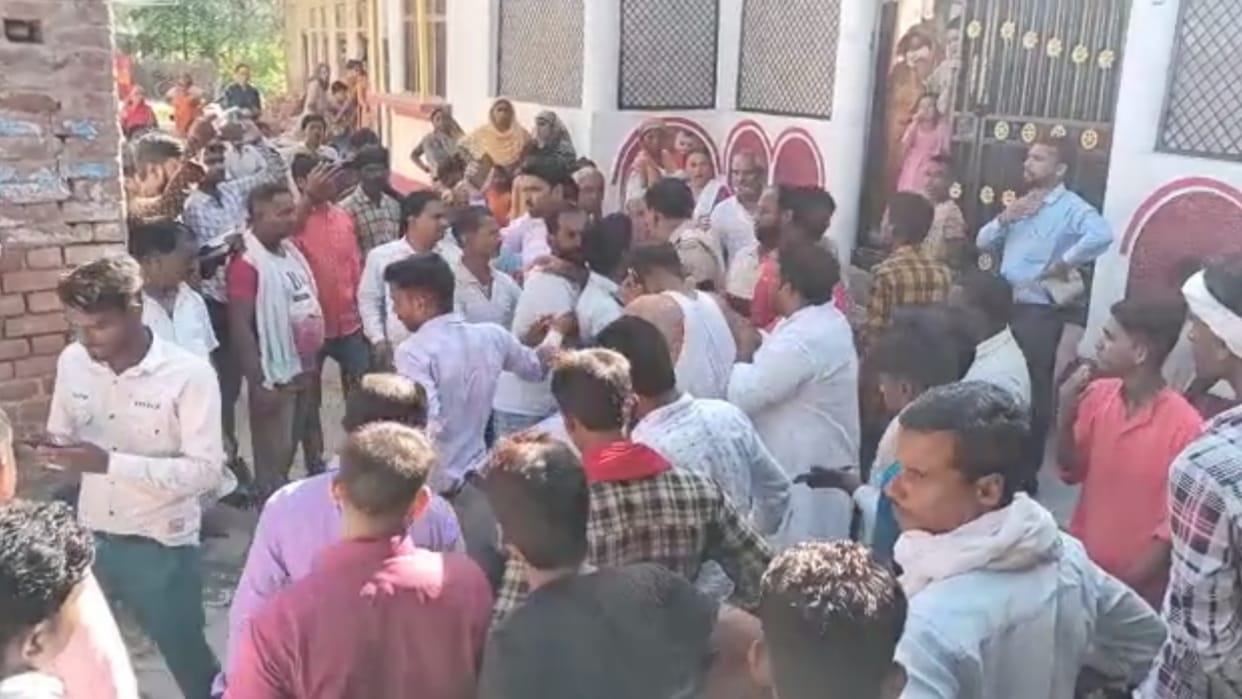 Misbehave with team who went catch electricity theft in Barabanki.