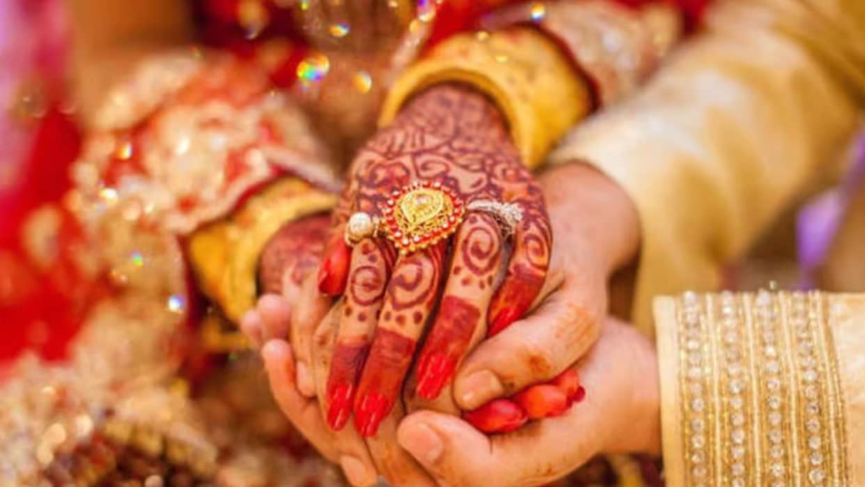 Outfit For Mehndi best and trending outfit of mehndi ceremony