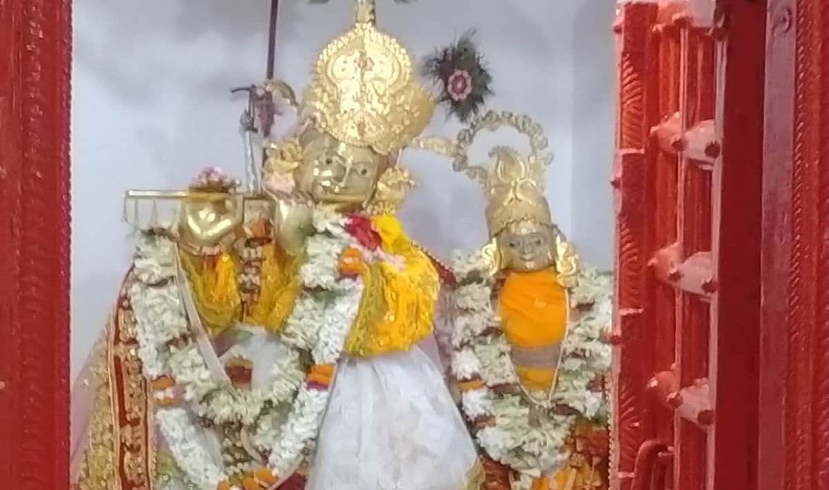 Janmashtami 2022 This statue of Banshidhar of gold weighing 1250 kg is the only one in world