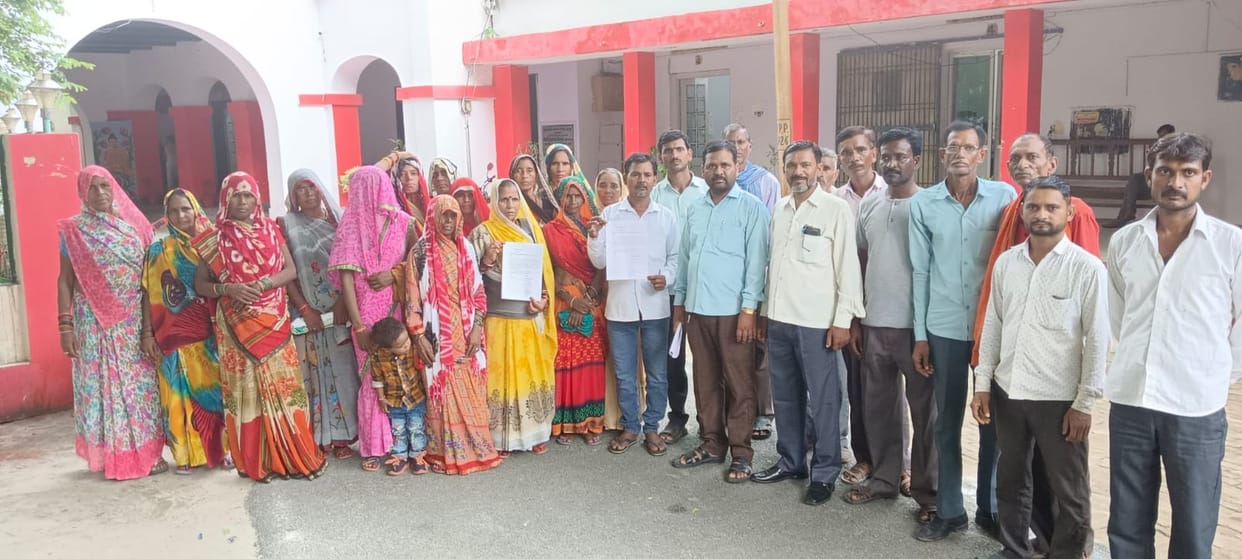 Angry villagers blocked the night due to power cut