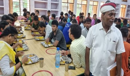 Navodaya school students locked themselves in hostel demand to call azamgarh DM