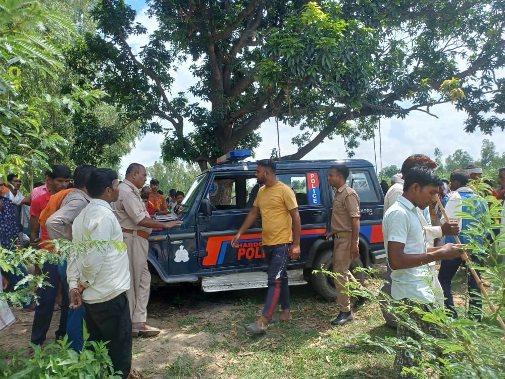 Hardoi, Farmer's body found hanging on a tree in the garden
