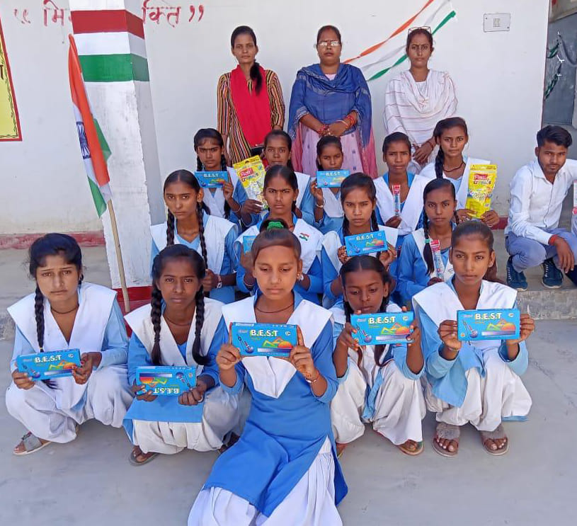 Kannauj: Tricolor yatra taken out, talents honored.
